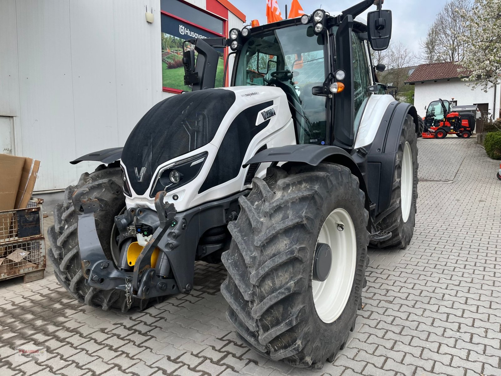 Traktor типа Valtra T 174D mit GPS, Gebrauchtmaschine в Mainburg/Wambach (Фотография 9)