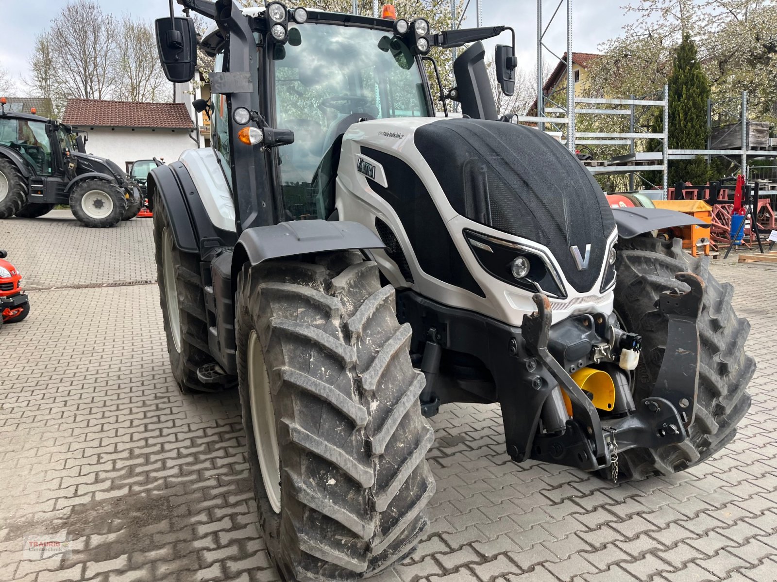 Traktor типа Valtra T 174D mit GPS, Gebrauchtmaschine в Mainburg/Wambach (Фотография 11)