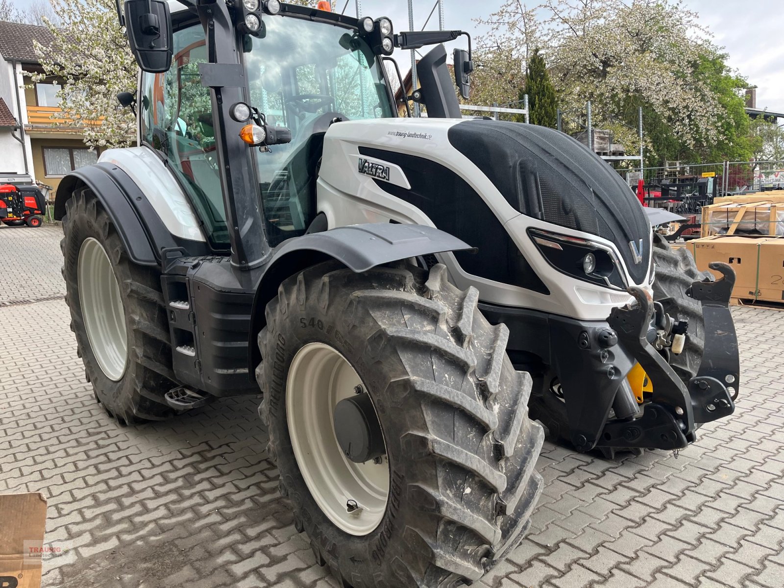 Traktor типа Valtra T 174D mit GPS, Gebrauchtmaschine в Mainburg/Wambach (Фотография 12)