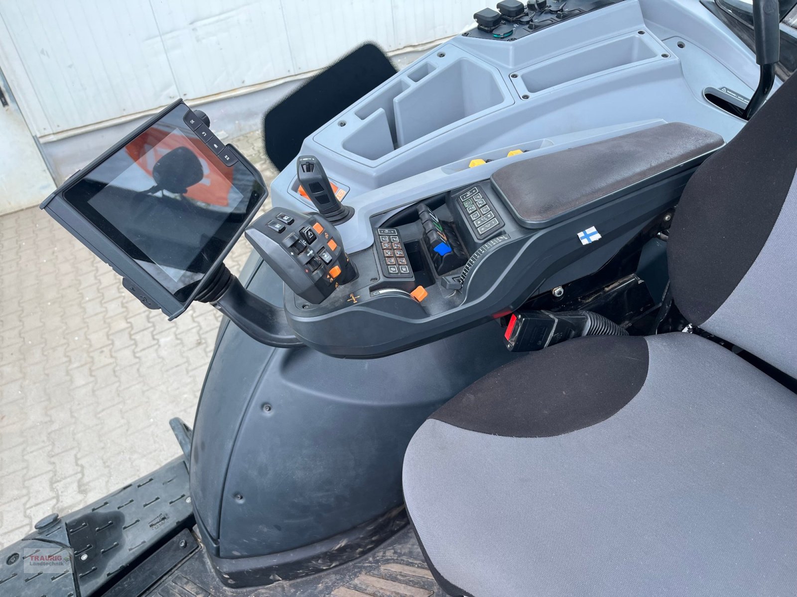 Traktor типа Valtra T 174D mit GPS, Gebrauchtmaschine в Mainburg/Wambach (Фотография 14)