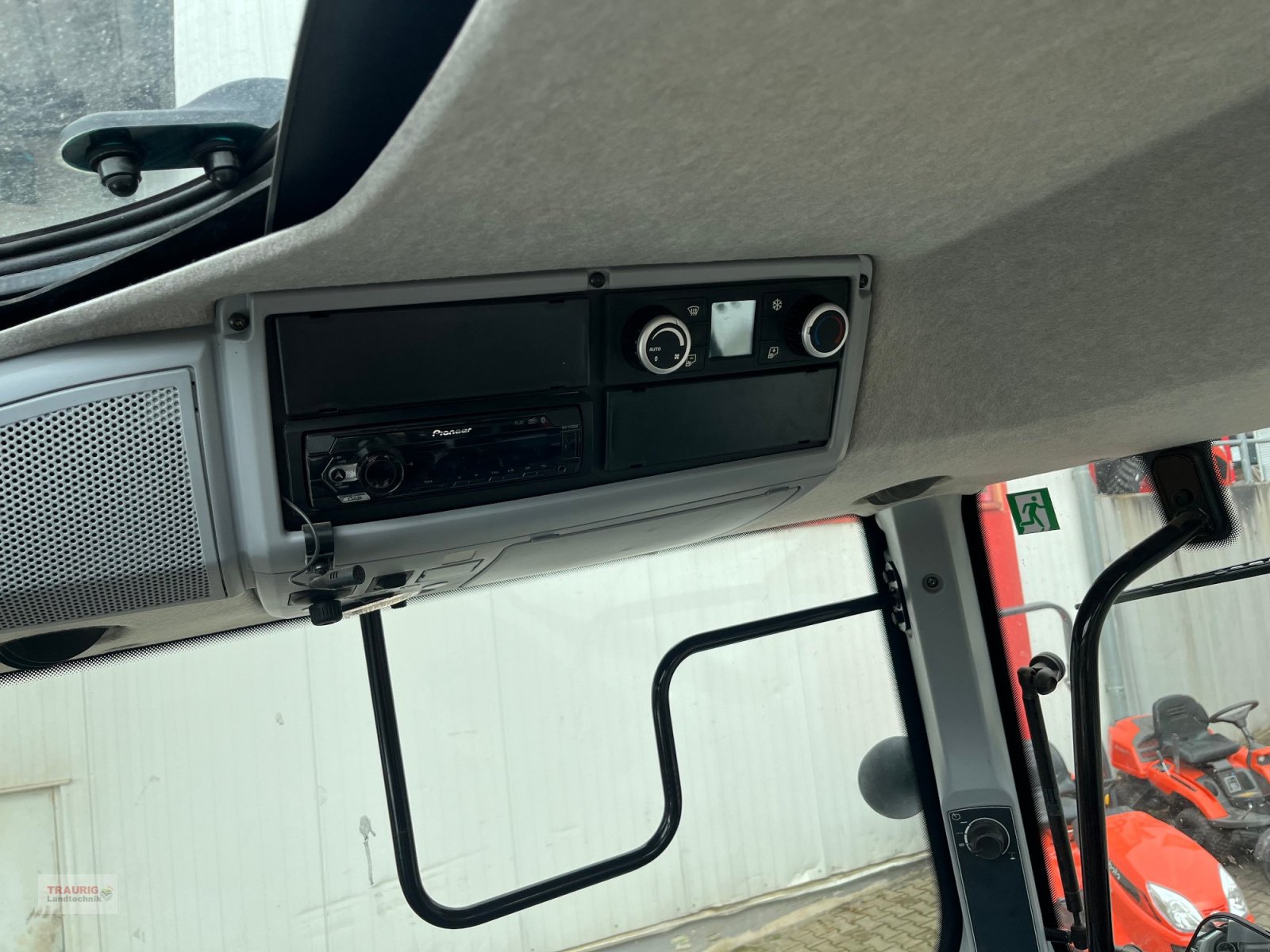 Traktor типа Valtra T 174D mit GPS, Gebrauchtmaschine в Mainburg/Wambach (Фотография 16)