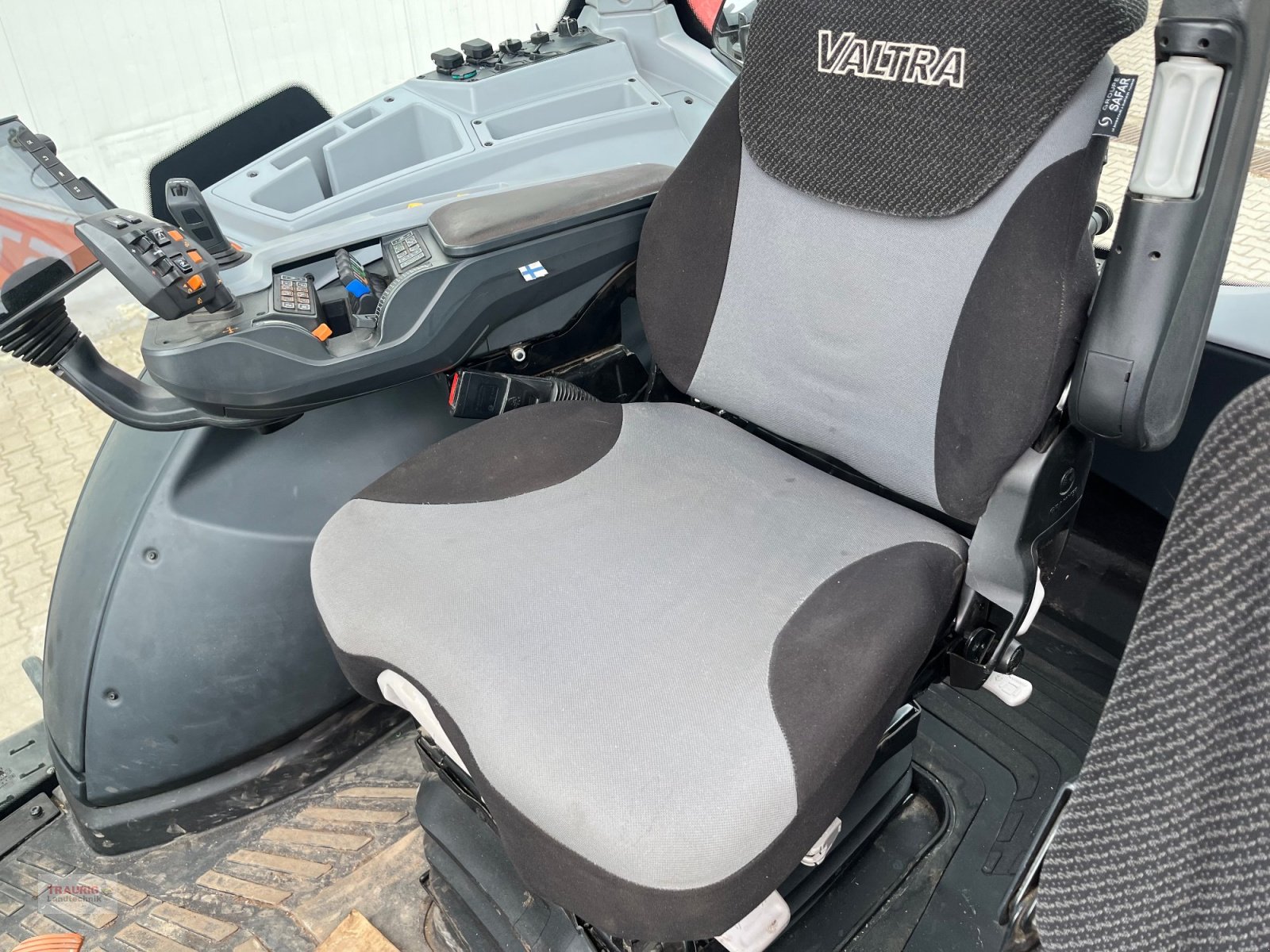 Traktor типа Valtra T 174D mit GPS, Gebrauchtmaschine в Mainburg/Wambach (Фотография 17)