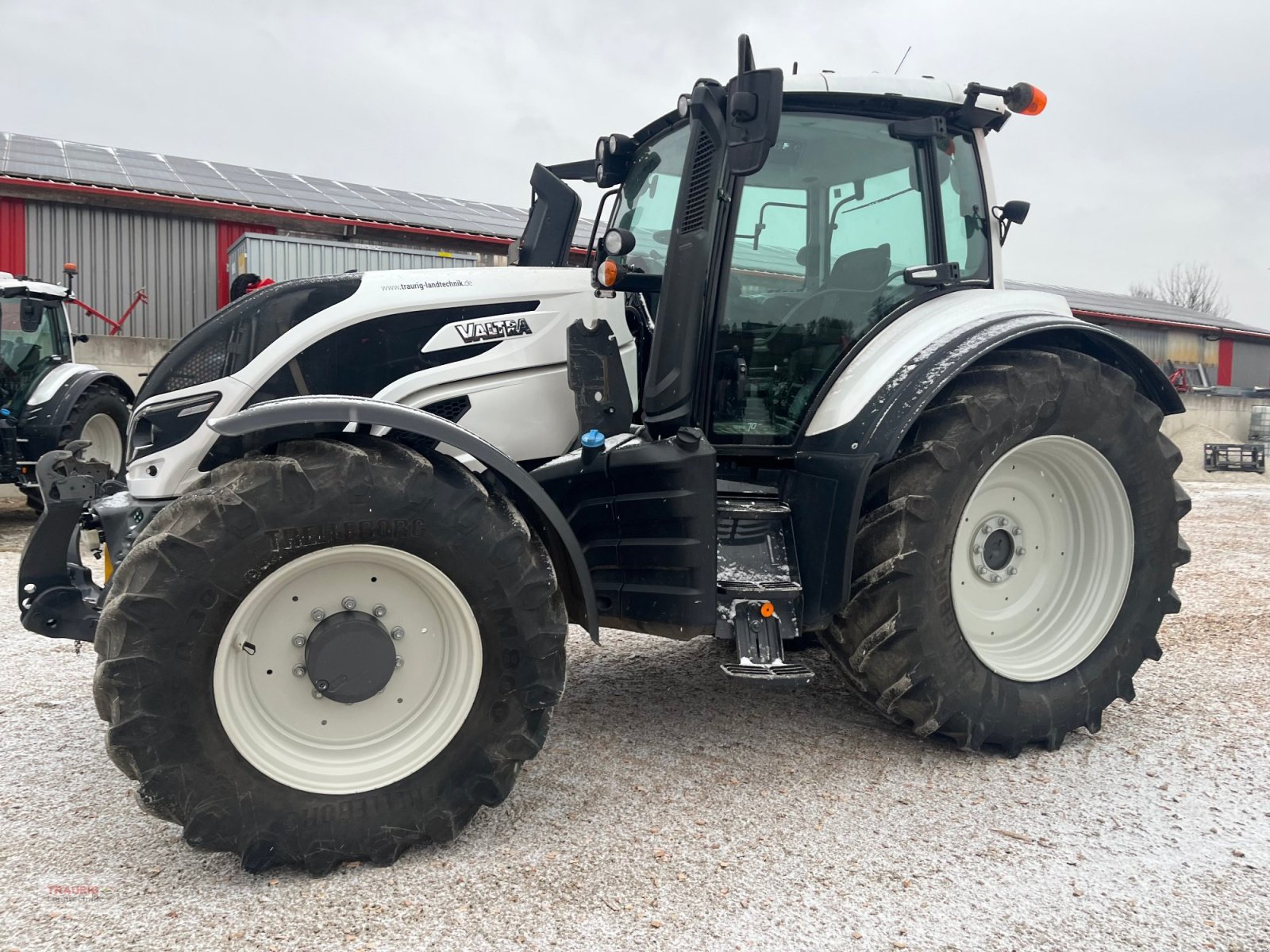 Traktor du type Valtra T 174D voll Ausstattung, Gebrauchtmaschine en Mainburg/Wambach (Photo 1)