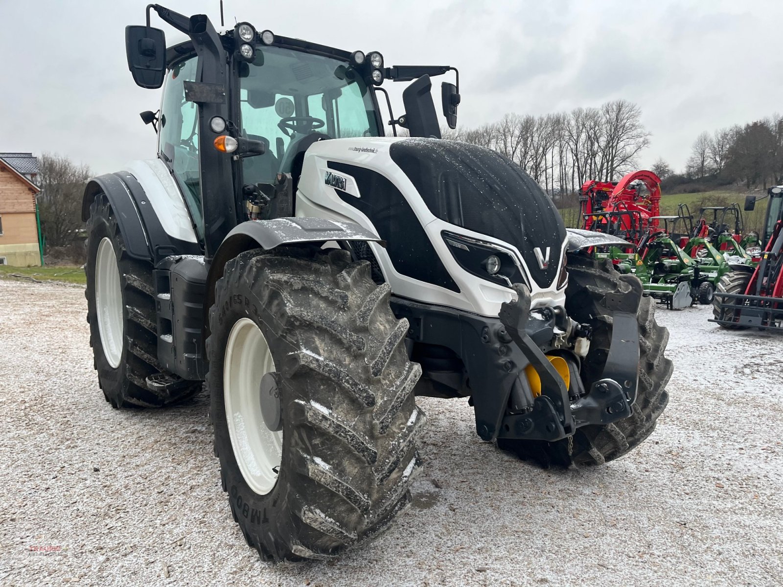 Traktor du type Valtra T 174D voll Ausstattung, Gebrauchtmaschine en Mainburg/Wambach (Photo 7)