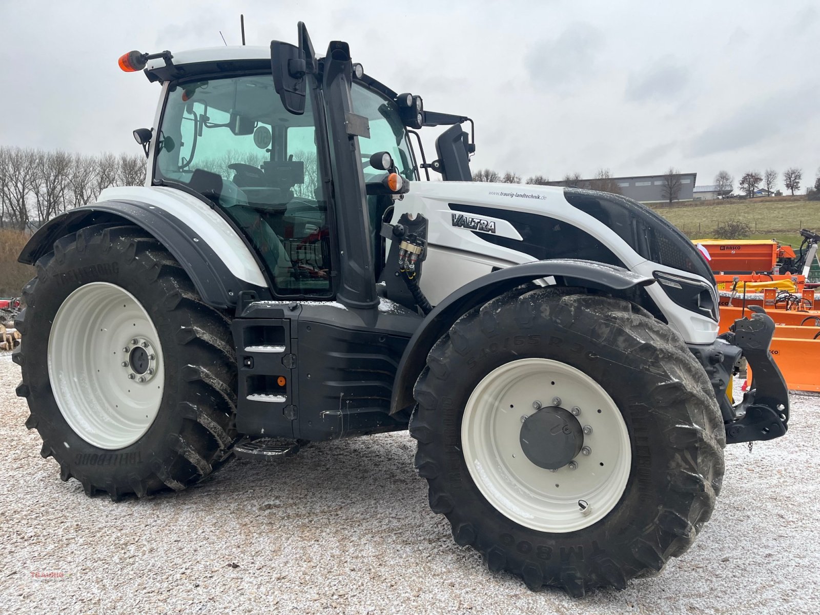 Traktor du type Valtra T 174D voll Ausstattung, Gebrauchtmaschine en Mainburg/Wambach (Photo 9)