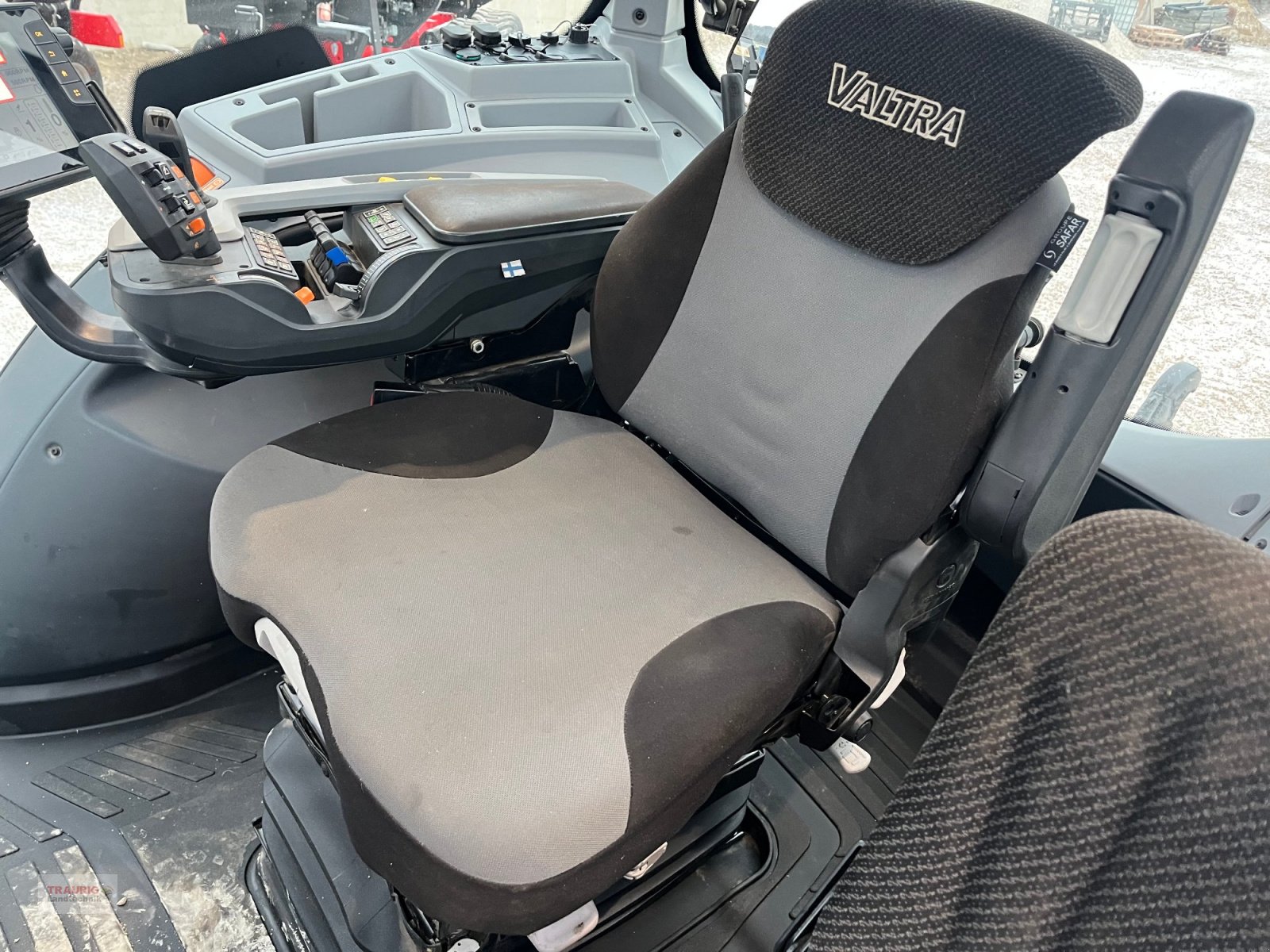 Traktor du type Valtra T 174D voll Ausstattung, Gebrauchtmaschine en Mainburg/Wambach (Photo 19)