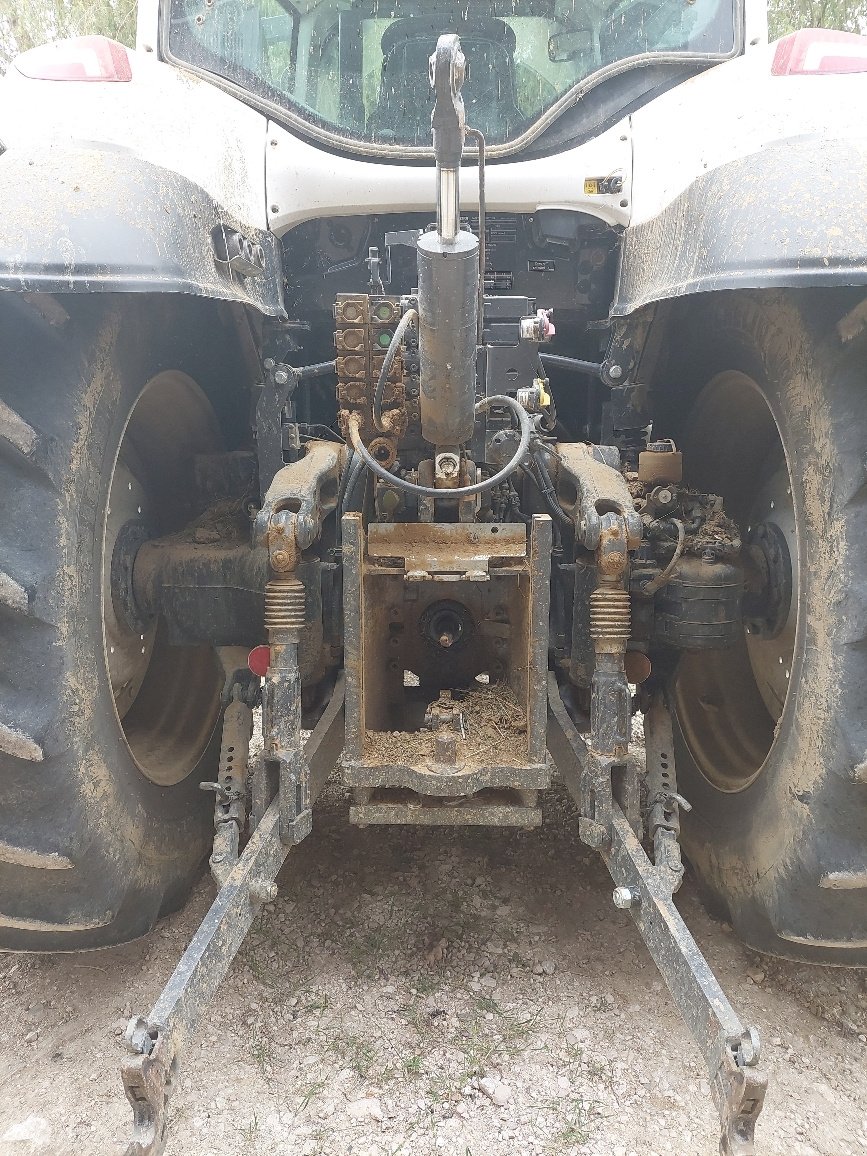 Traktor typu Valtra T 174e D SmartTouch, Gebrauchtmaschine w LABASTIDE MURAT (Zdjęcie 9)