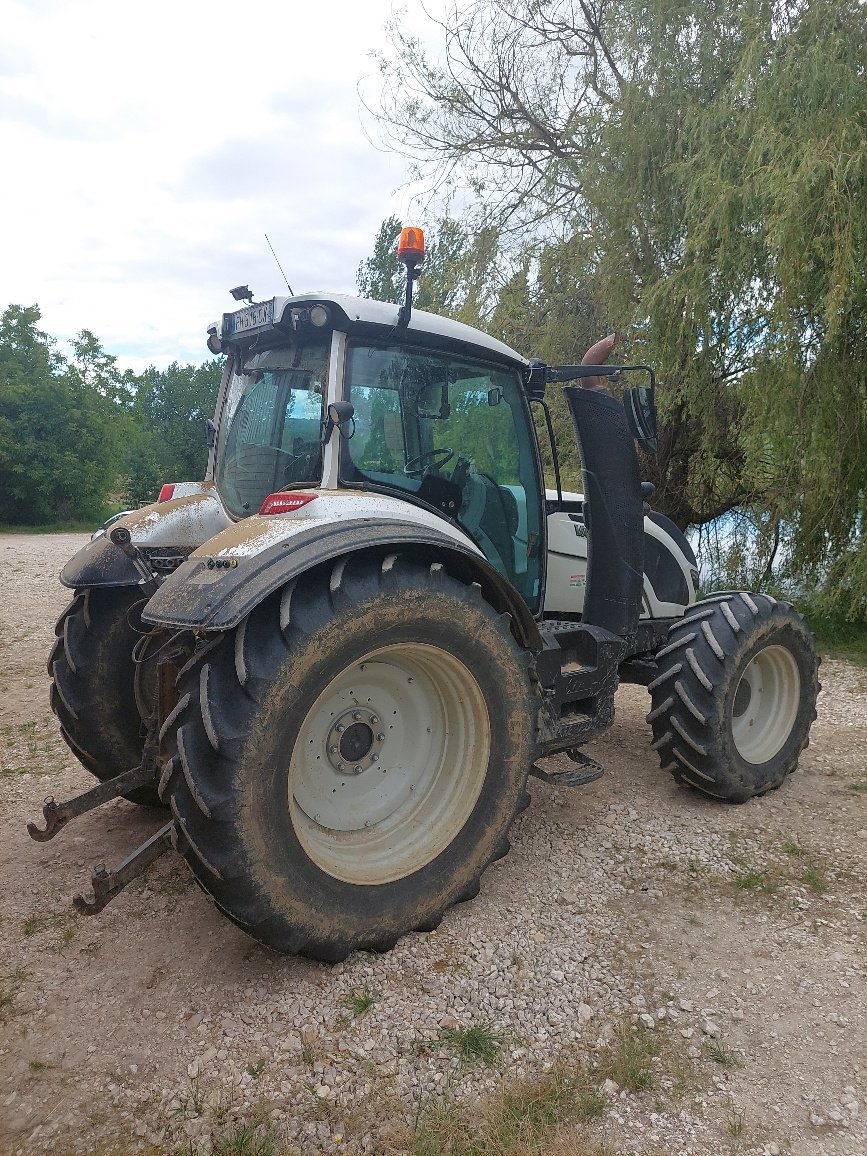 Traktor typu Valtra T 174e D SmartTouch, Gebrauchtmaschine w LABASTIDE MURAT (Zdjęcie 3)