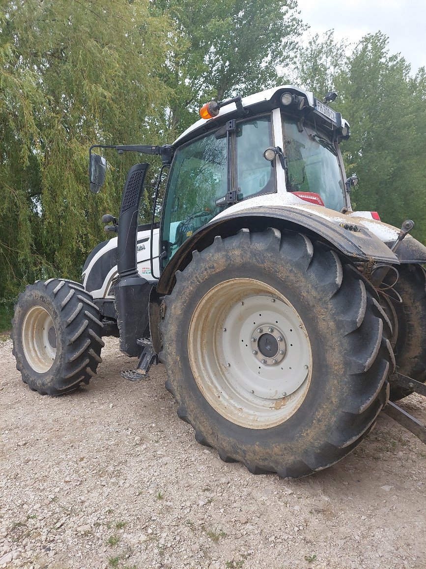 Traktor typu Valtra T 174e D SmartTouch, Gebrauchtmaschine w LABASTIDE MURAT (Zdjęcie 4)