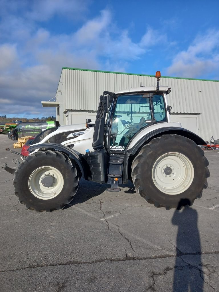 Traktor типа Valtra T 174e D SmartTouch, Gebrauchtmaschine в Calmont (Фотография 5)