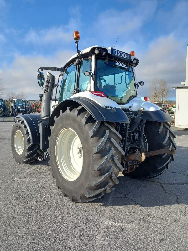 Traktor типа Valtra T 174e D SmartTouch, Gebrauchtmaschine в Calmont (Фотография 4)