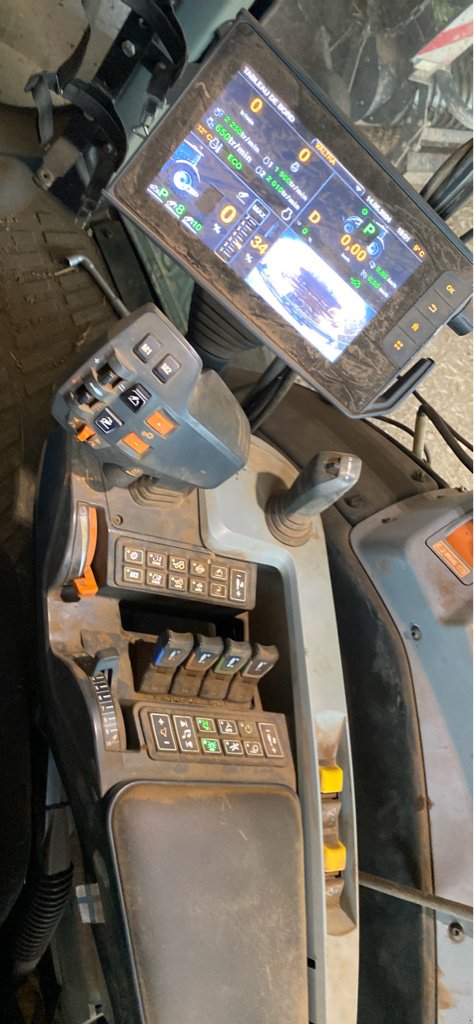 Traktor tip Valtra T 174e D SmartTouch, Gebrauchtmaschine in Nasbinals (Poză 8)