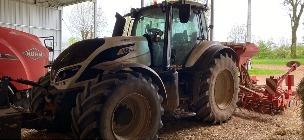 Traktor tip Valtra T 174e D SmartTouch, Gebrauchtmaschine in Nasbinals (Poză 1)