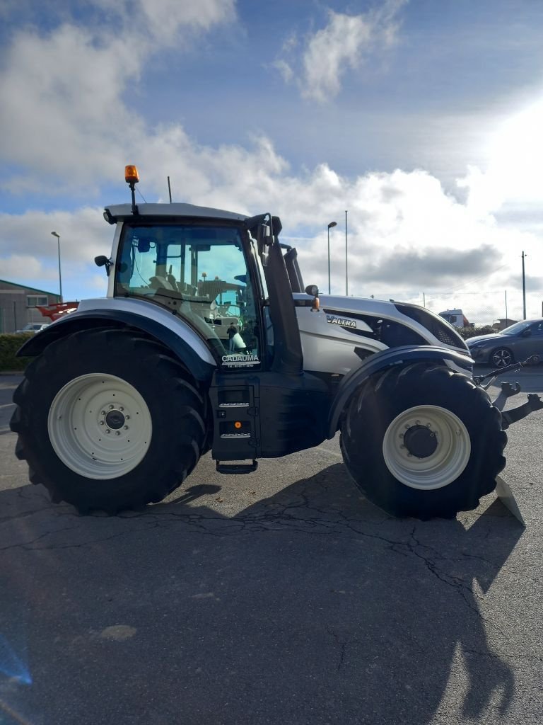 Traktor типа Valtra T 174e D SmartTouch, Gebrauchtmaschine в Calmont (Фотография 8)
