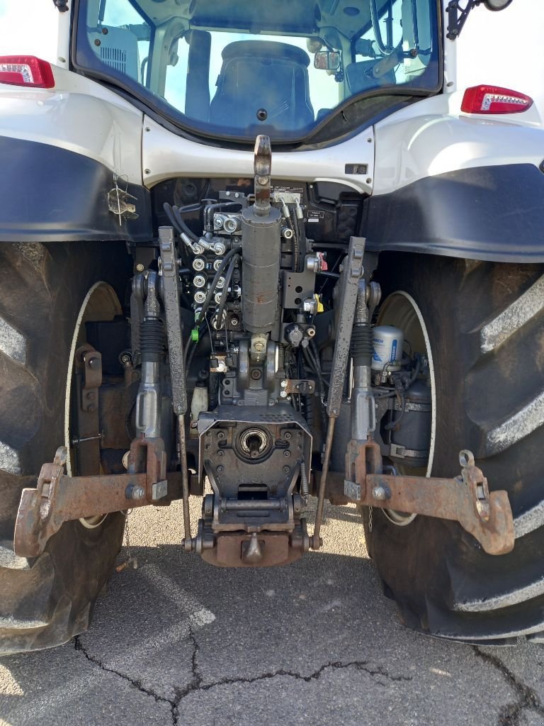 Traktor типа Valtra T 174e D SmartTouch, Gebrauchtmaschine в Calmont (Фотография 11)