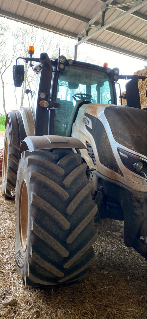 Traktor tip Valtra T 174e D SmartTouch, Gebrauchtmaschine in Nasbinals (Poză 2)