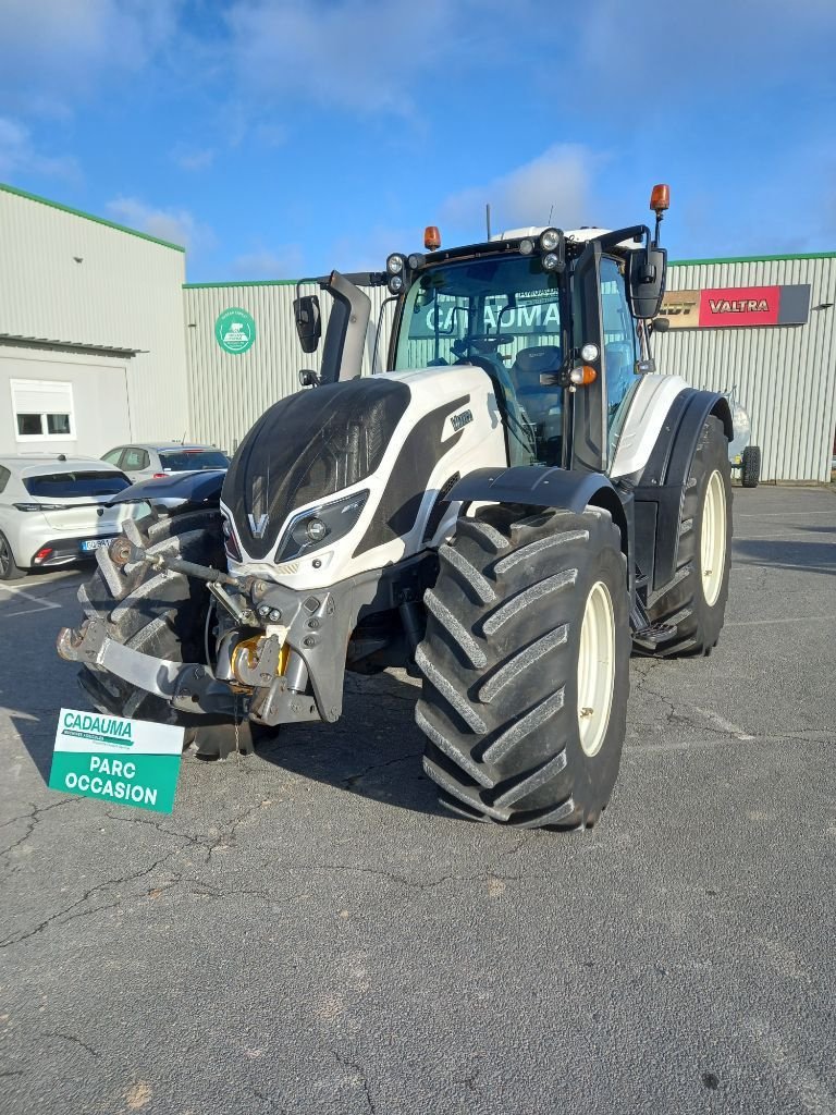 Traktor типа Valtra T 174e D SmartTouch, Gebrauchtmaschine в Calmont (Фотография 1)