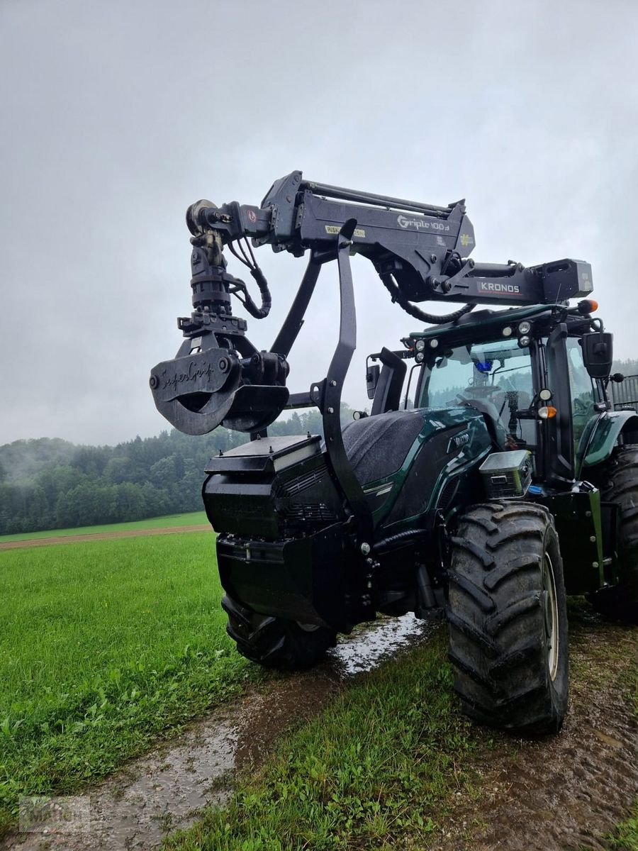 Traktor van het type Valtra T 174e Direct, Gebrauchtmaschine in Burgkirchen (Foto 2)
