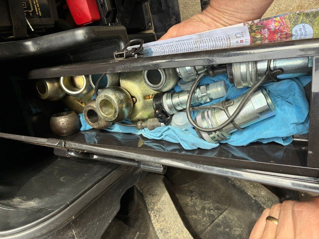 Traktor от тип Valtra T 174ES, Gebrauchtmaschine в Henau (Снимка 7)