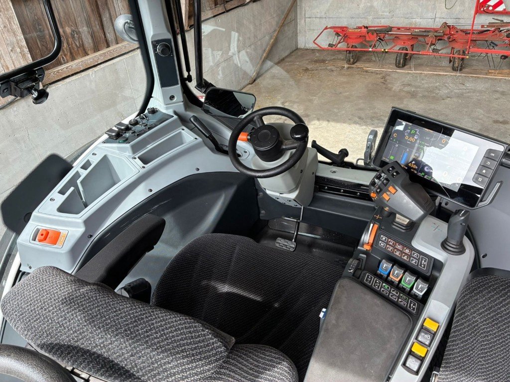 Traktor от тип Valtra T 174ES, Gebrauchtmaschine в Henau (Снимка 5)