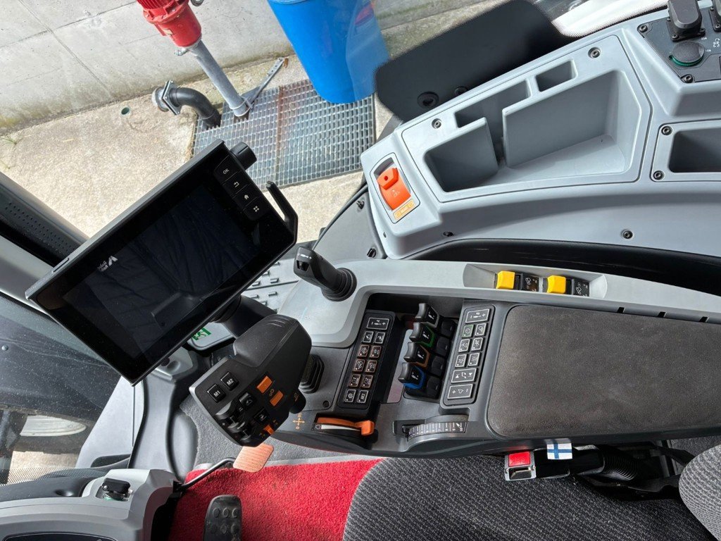 Traktor от тип Valtra T 174ES, Gebrauchtmaschine в Henau (Снимка 10)