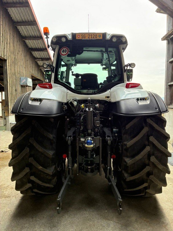 Traktor от тип Valtra T 174ES, Gebrauchtmaschine в Henau (Снимка 2)