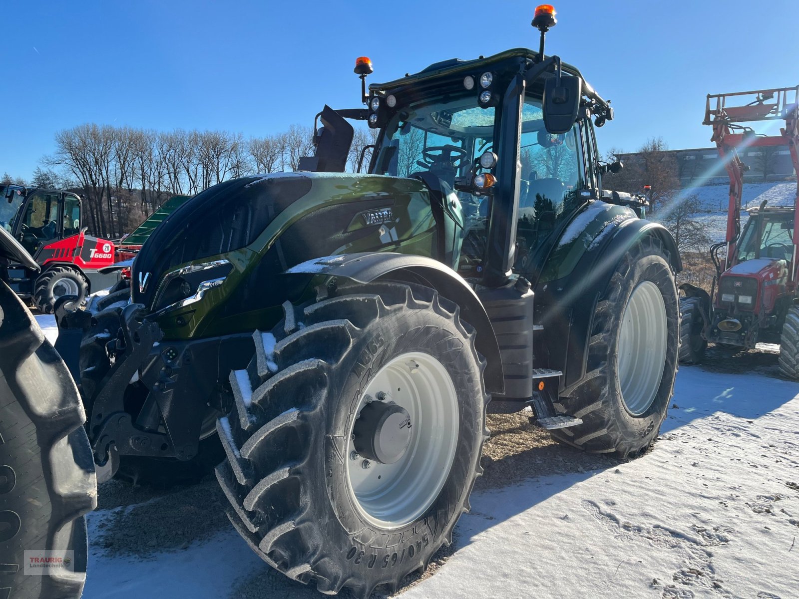 Traktor tipa Valtra T 175 A mit Rüfa+FK, Neumaschine u Mainburg/Wambach (Slika 1)