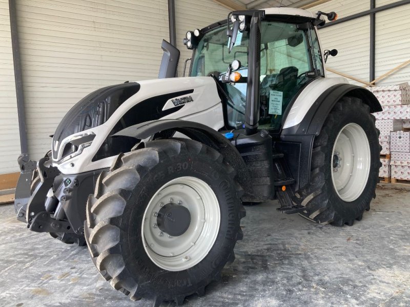 Traktor of the type Valtra T 175 A, Gebrauchtmaschine in SAINT GERMAIN LEMBRON (Picture 1)
