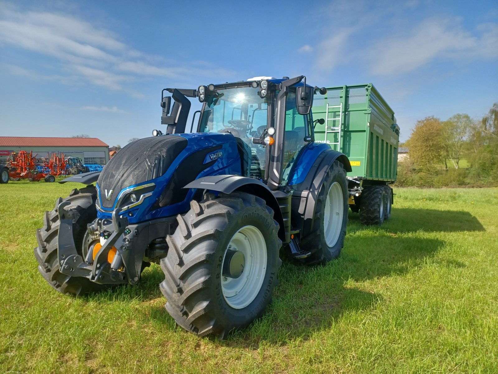 Traktor des Typs Valtra T 175 ED, Neumaschine in Uffenheim (Bild 1)