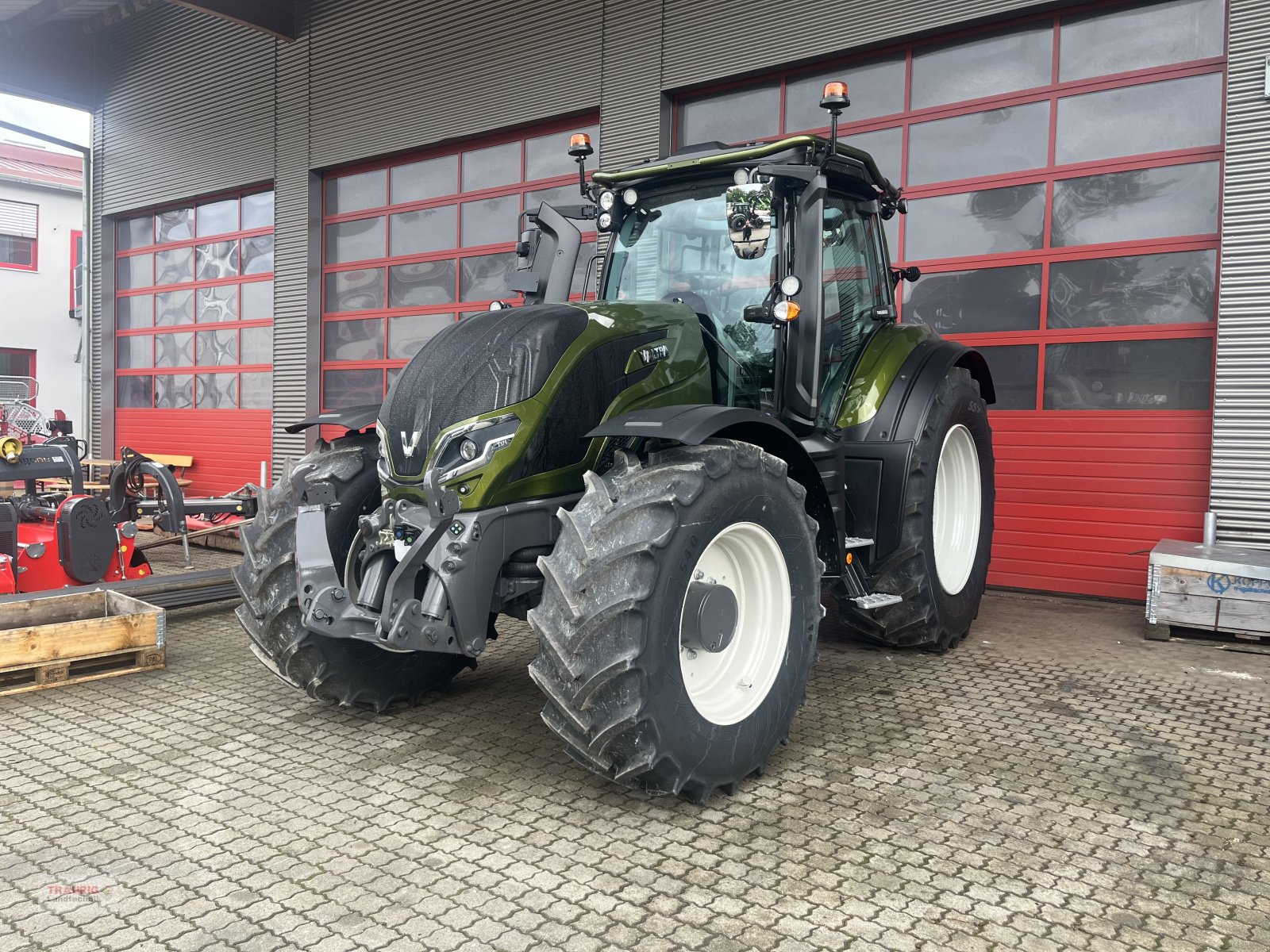 Traktor Türe ait Valtra T 175Aktiv Forst, Neumaschine içinde Mainburg/Wambach (resim 1)
