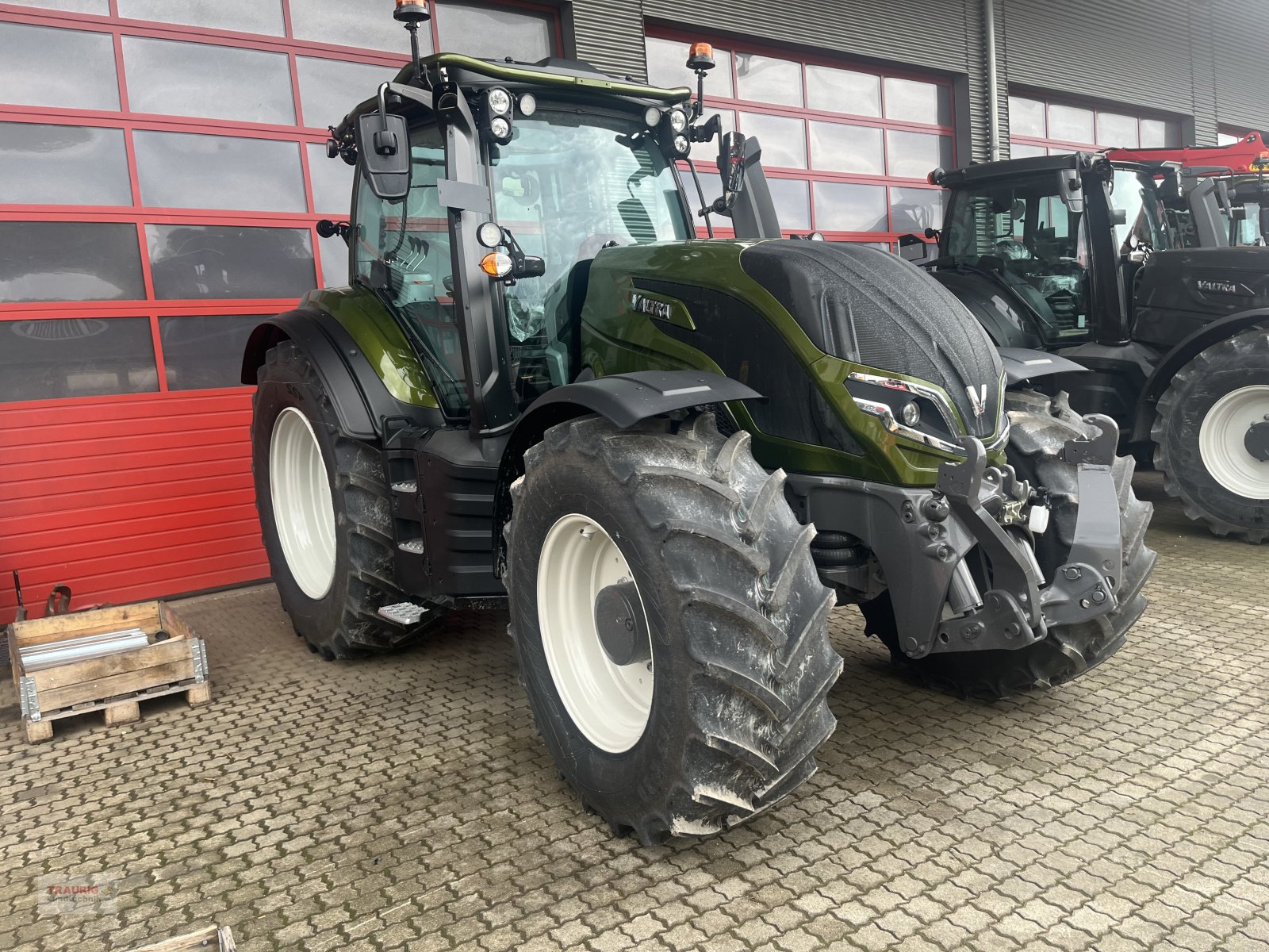 Traktor Türe ait Valtra T 175Aktiv Forst, Neumaschine içinde Mainburg/Wambach (resim 4)
