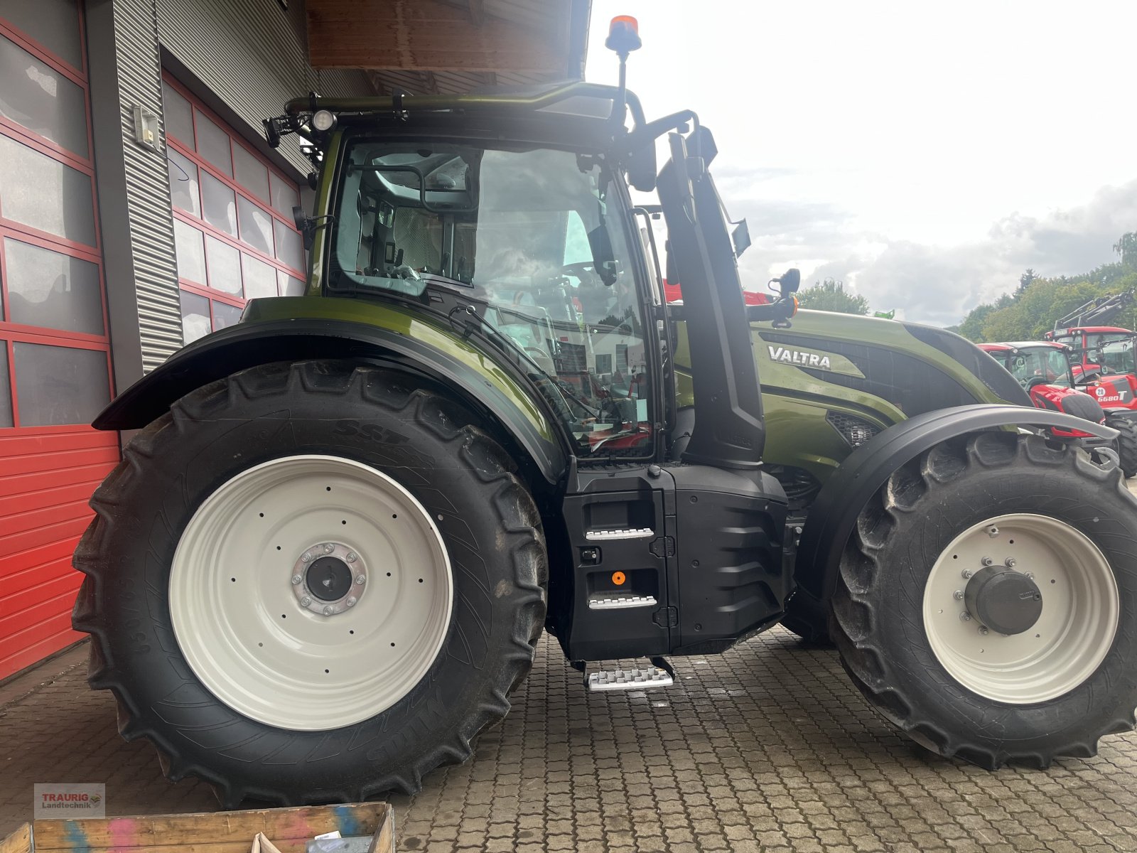 Traktor Türe ait Valtra T 175Aktiv Forst, Neumaschine içinde Mainburg/Wambach (resim 5)