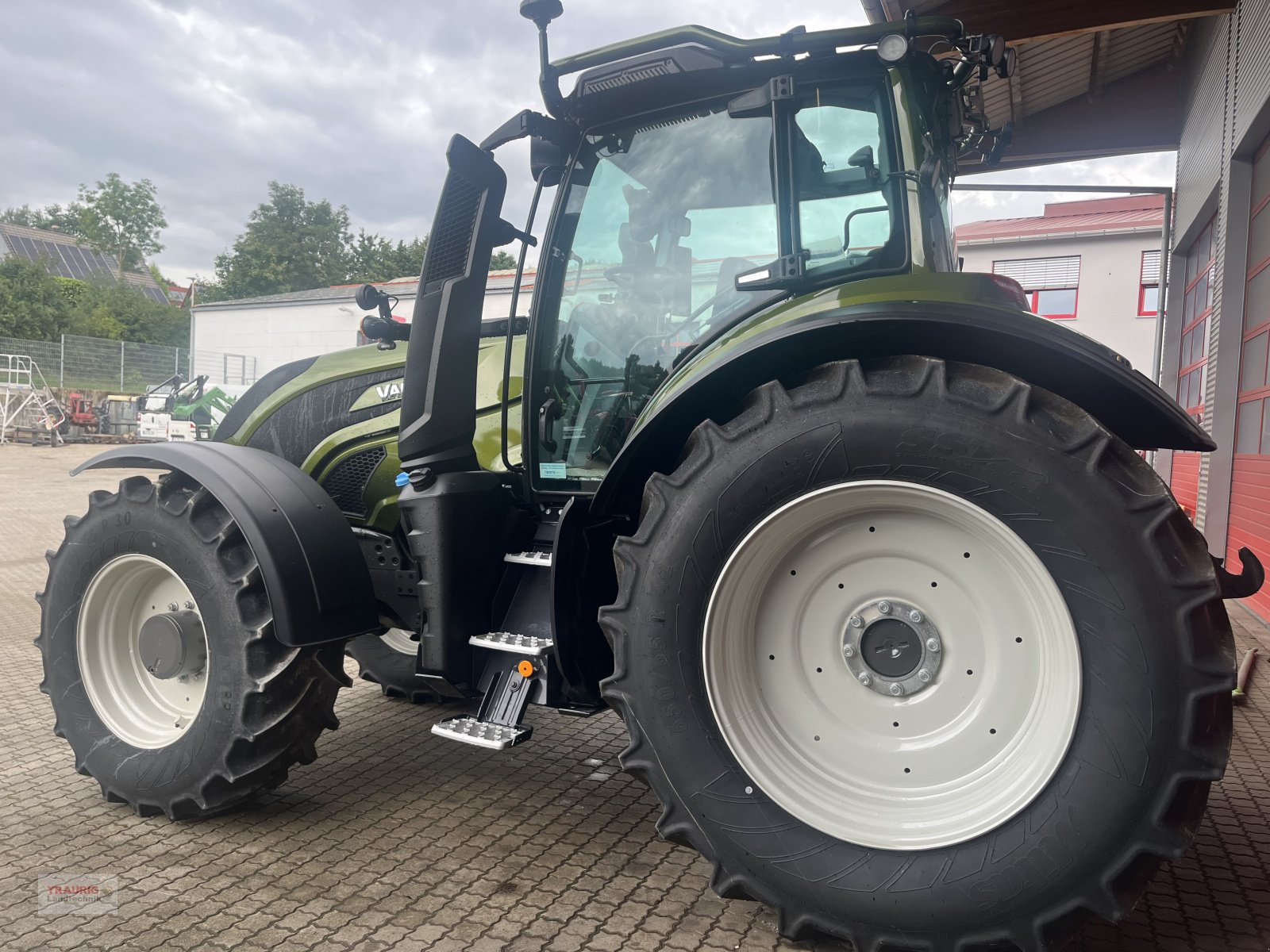 Traktor Türe ait Valtra T 175Aktiv Forst, Neumaschine içinde Mainburg/Wambach (resim 7)