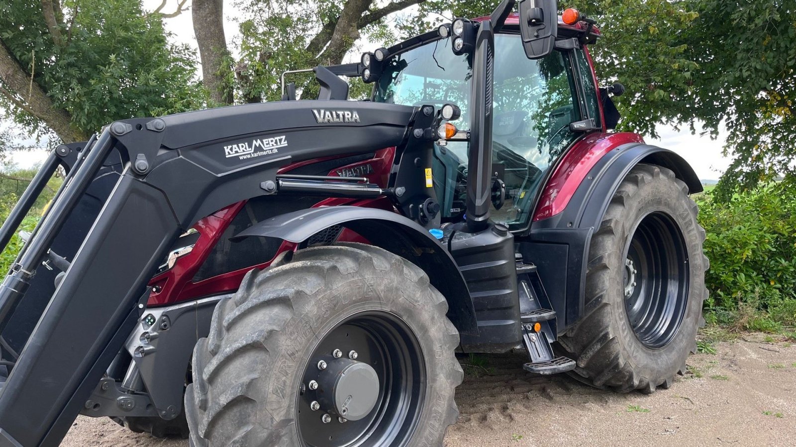 Traktor of the type Valtra T 195 Activ Active, Gebrauchtmaschine in Sakskøbing (Picture 1)