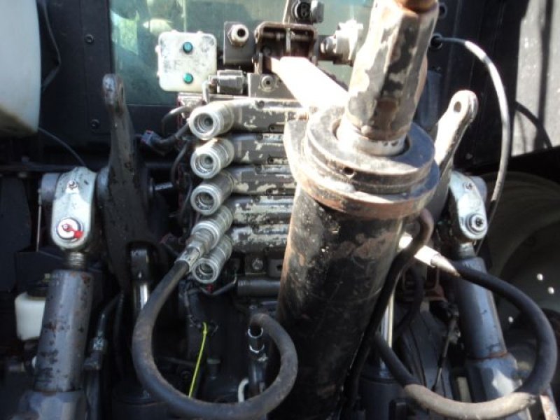 Traktor типа Valtra T 202 DIRECT, Gebrauchtmaschine в MOULLE (Фотография 5)