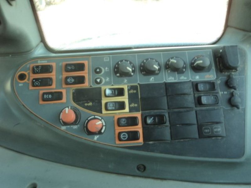 Traktor типа Valtra T 202 DIRECT, Gebrauchtmaschine в MOULLE (Фотография 11)