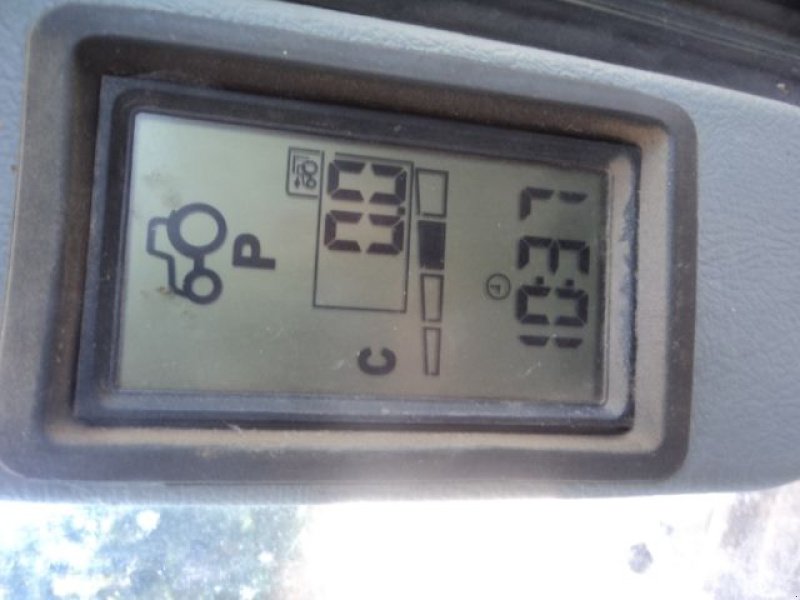 Traktor типа Valtra T 202 DIRECT, Gebrauchtmaschine в MOULLE (Фотография 9)