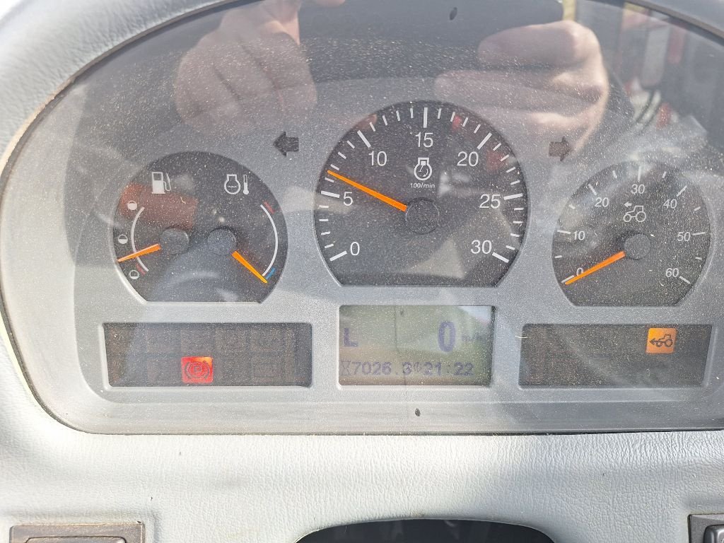 Traktor του τύπου Valtra T 213 VERSU, Gebrauchtmaschine σε Neufchâtel-en-Bray (Φωτογραφία 3)