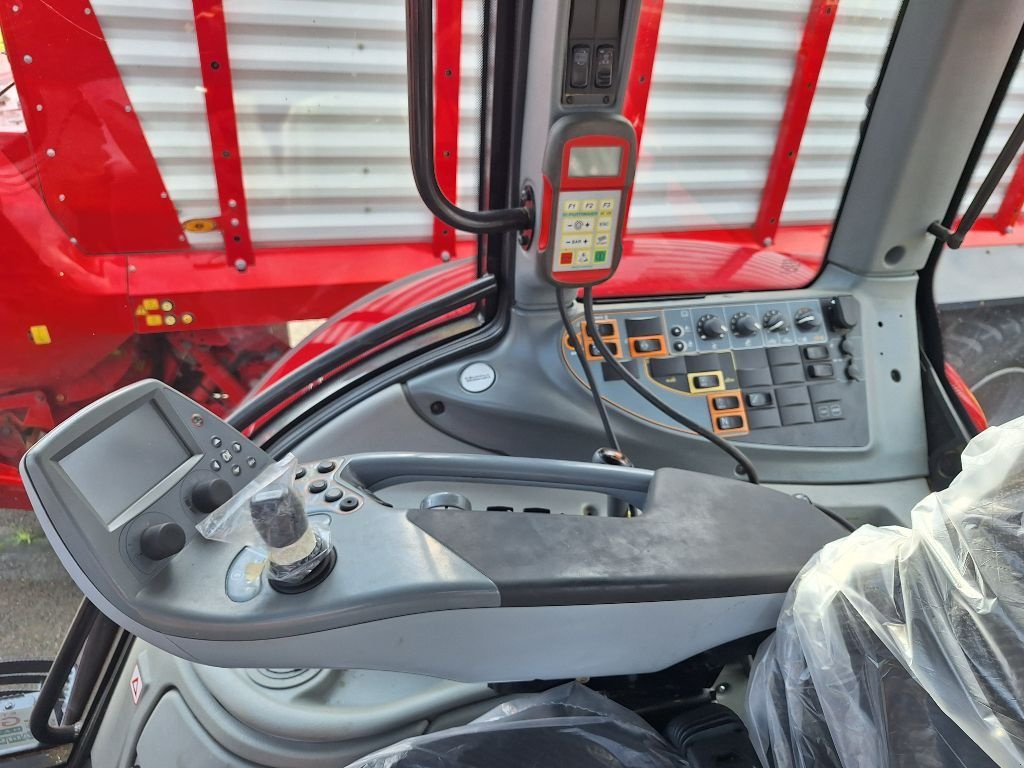 Traktor του τύπου Valtra T 213 VERSU, Gebrauchtmaschine σε Neufchâtel-en-Bray (Φωτογραφία 5)