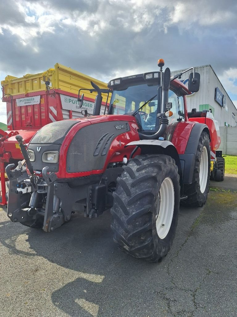 Traktor του τύπου Valtra T 213 VERSU, Gebrauchtmaschine σε Neufchâtel-en-Bray (Φωτογραφία 1)