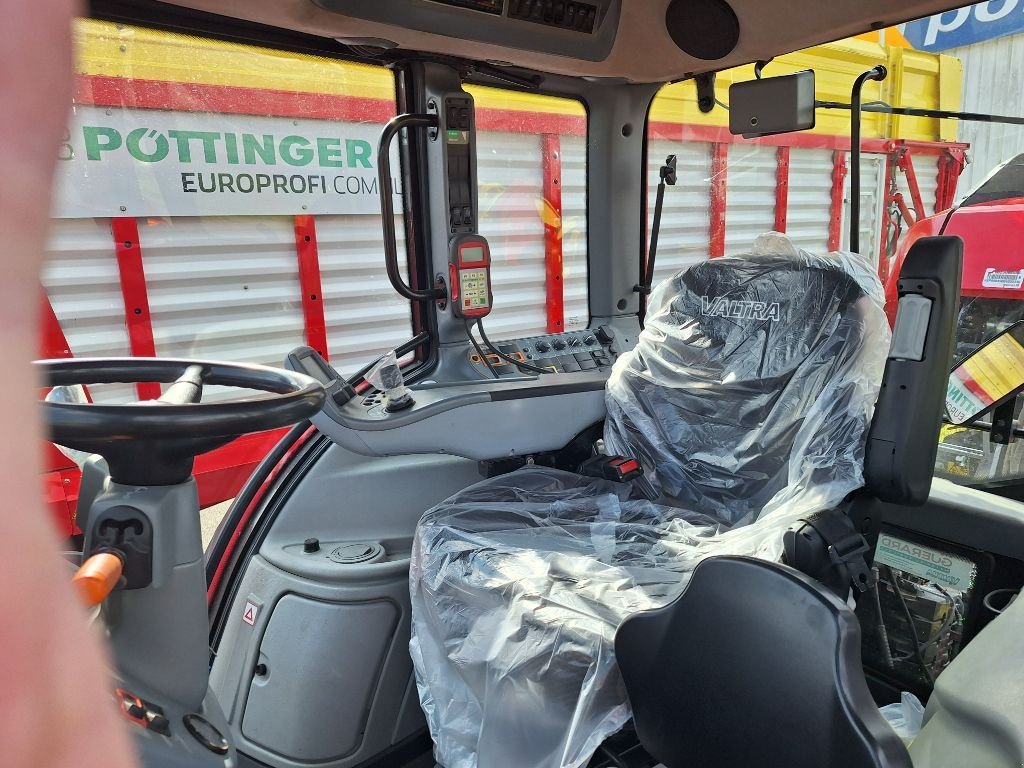 Traktor του τύπου Valtra T 213 VERSU, Gebrauchtmaschine σε Neufchâtel-en-Bray (Φωτογραφία 4)