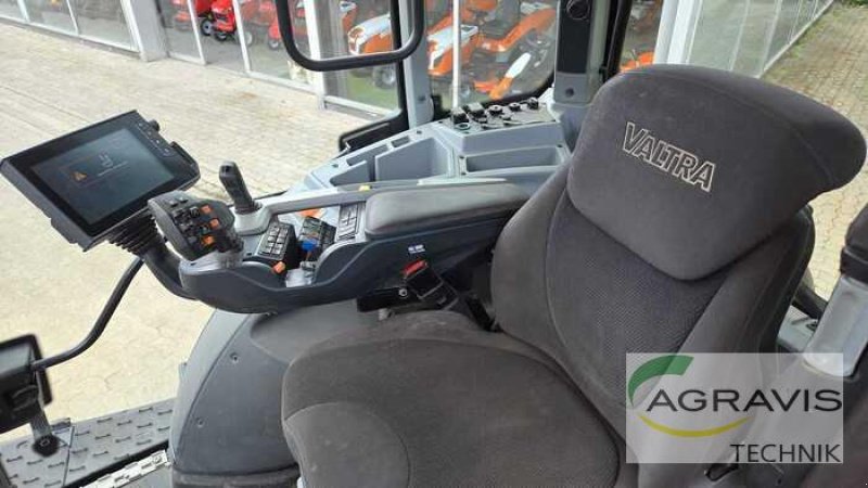 Traktor of the type Valtra T 214 D 1B8, Gebrauchtmaschine in Beckum (Picture 14)