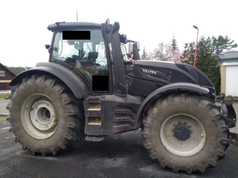 Traktor of the type Valtra T 214 D, Gebrauchtmaschine in Wuppertal (Picture 1)