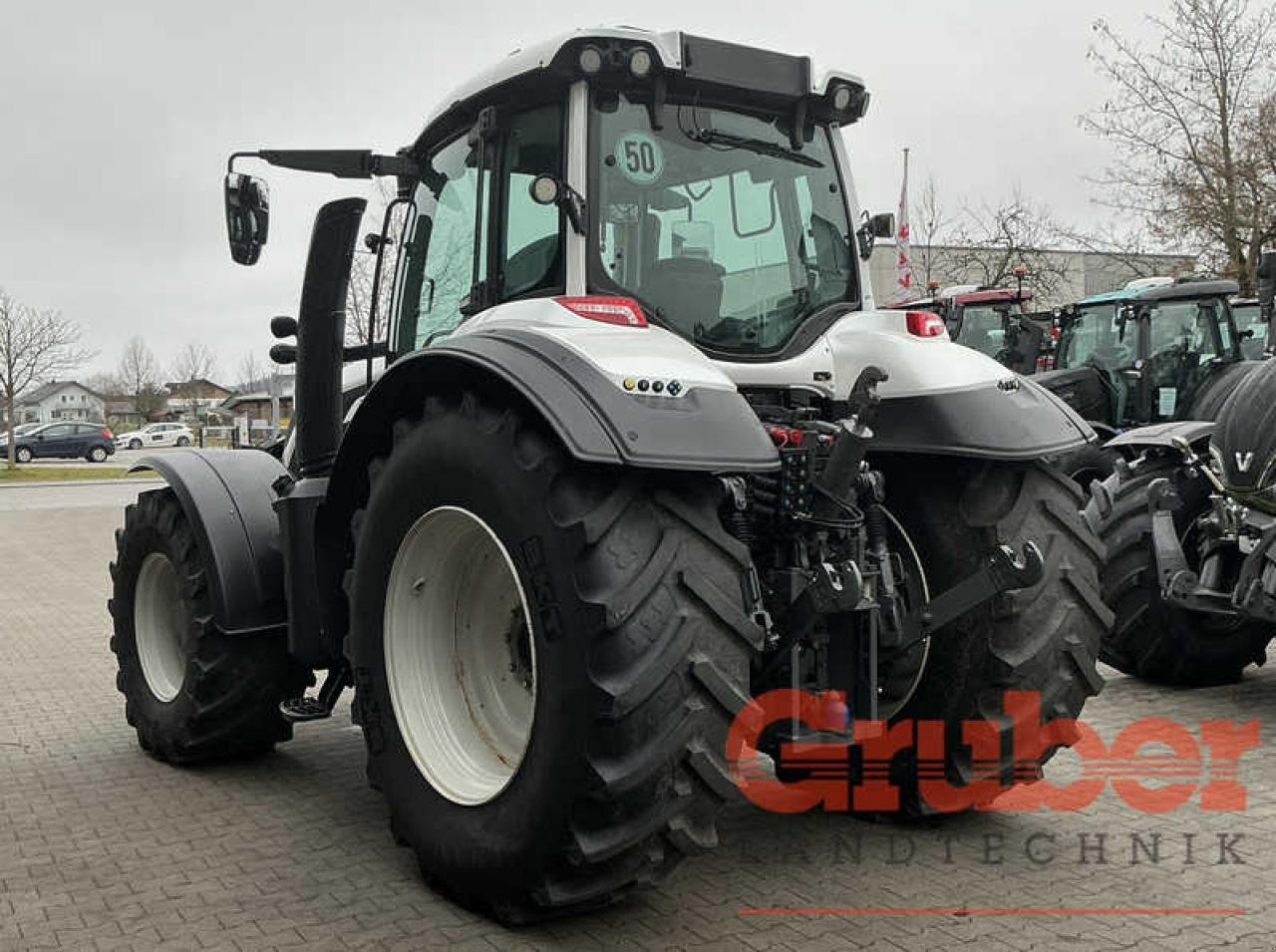 Traktor of the type Valtra T 214 D, Gebrauchtmaschine in Ampfing (Picture 4)