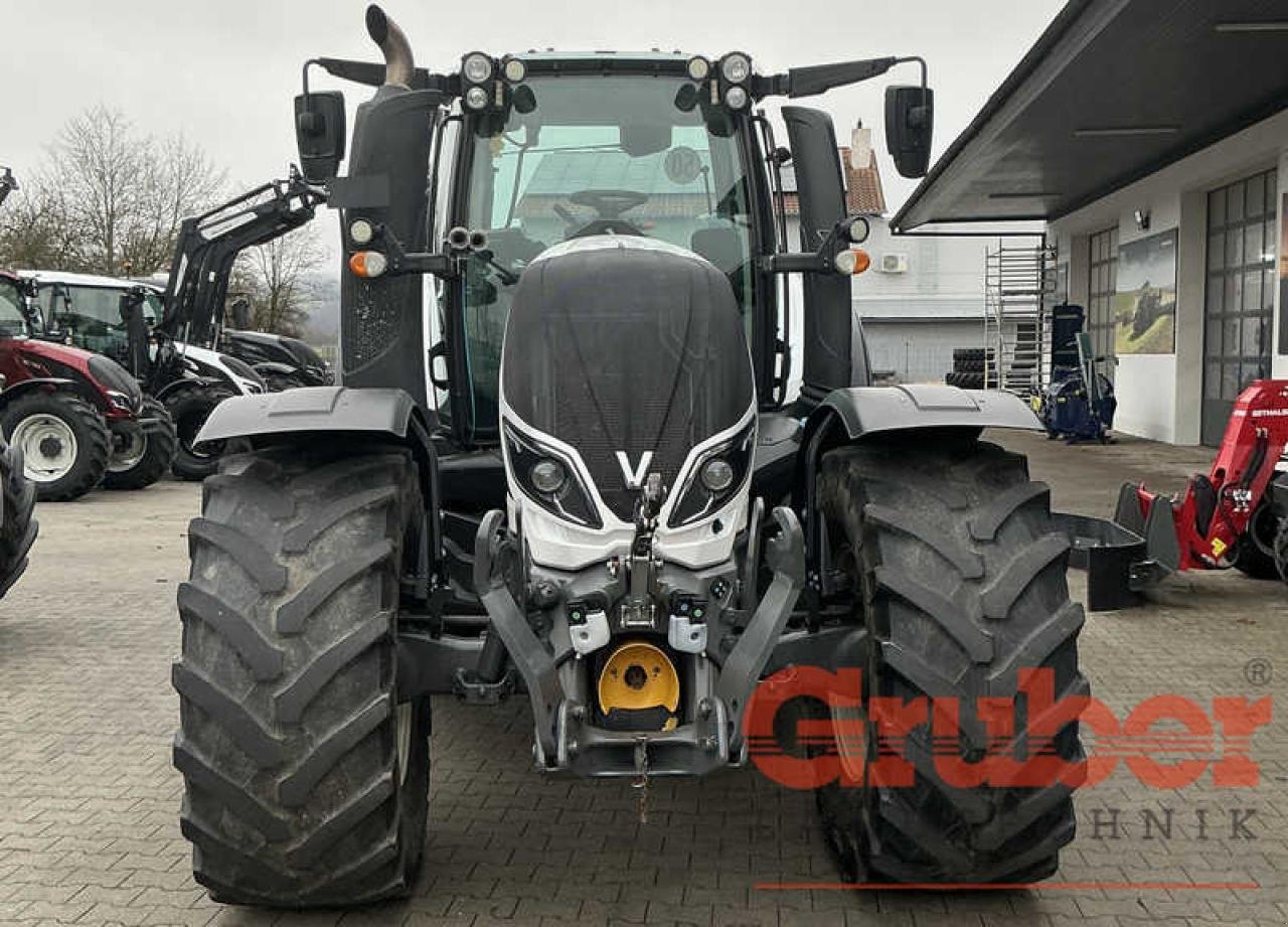 Traktor of the type Valtra T 214 D, Gebrauchtmaschine in Ampfing (Picture 5)