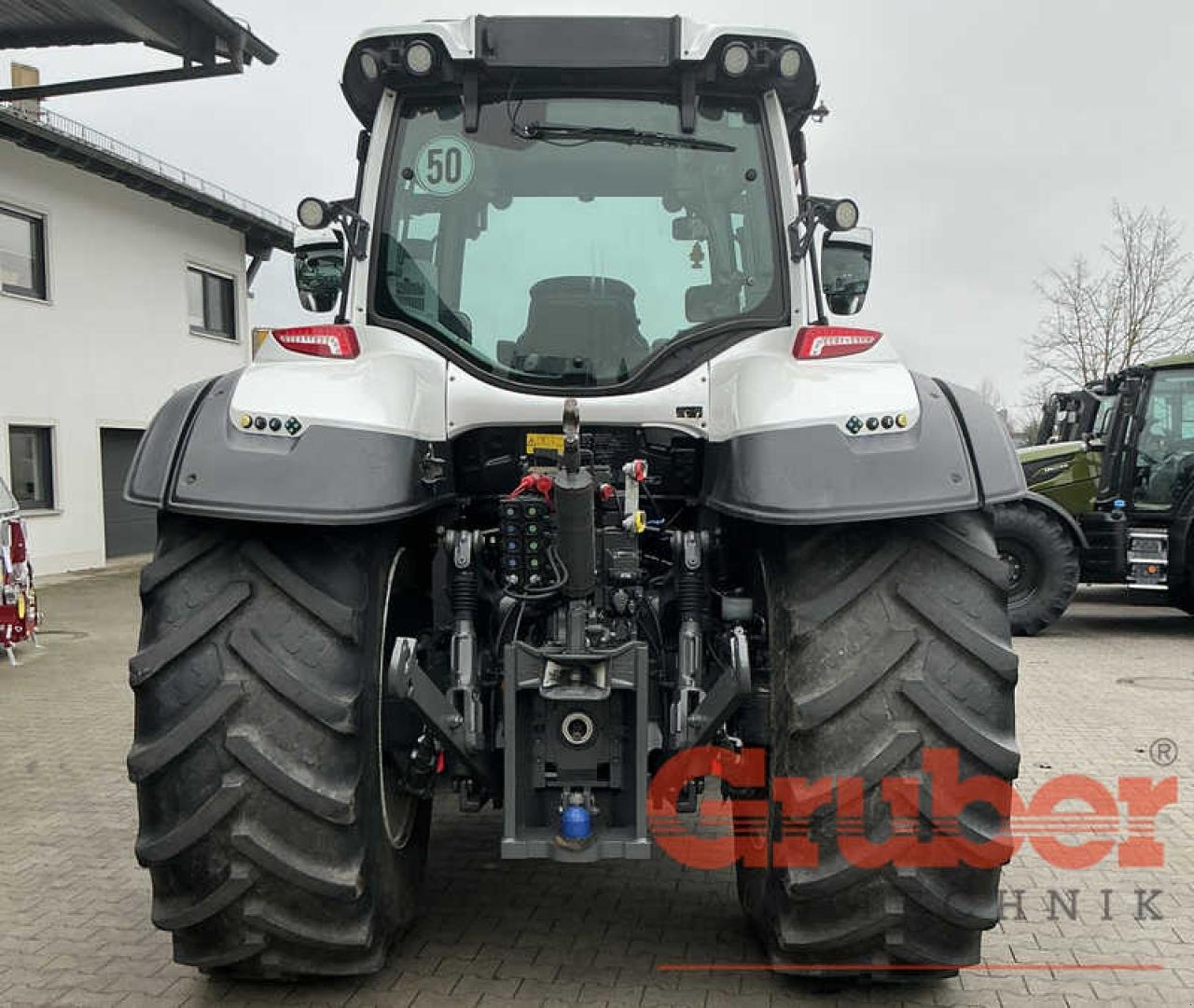 Traktor of the type Valtra T 214 D, Gebrauchtmaschine in Ampfing (Picture 7)