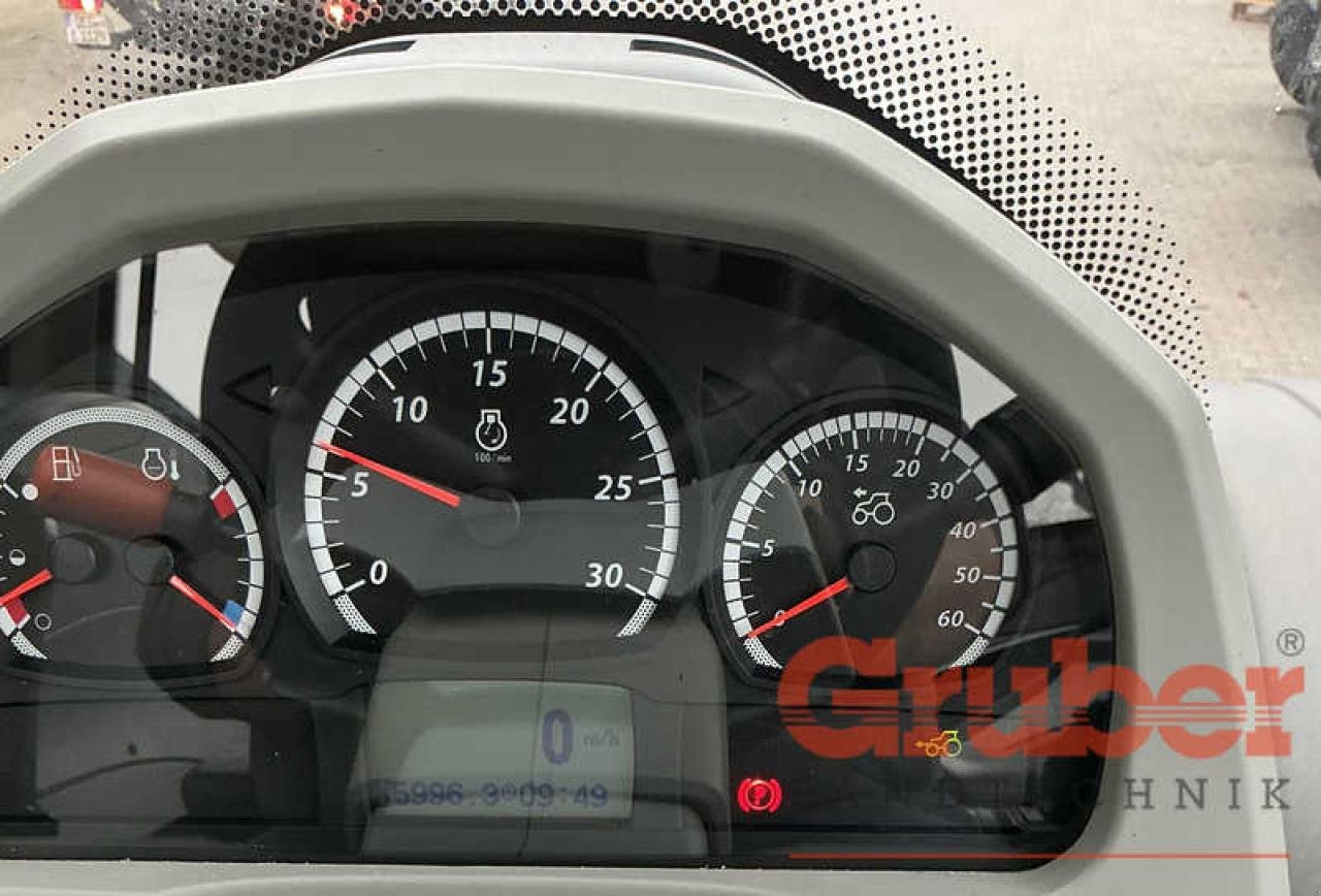 Traktor of the type Valtra T 214 D, Gebrauchtmaschine in Ampfing (Picture 8)