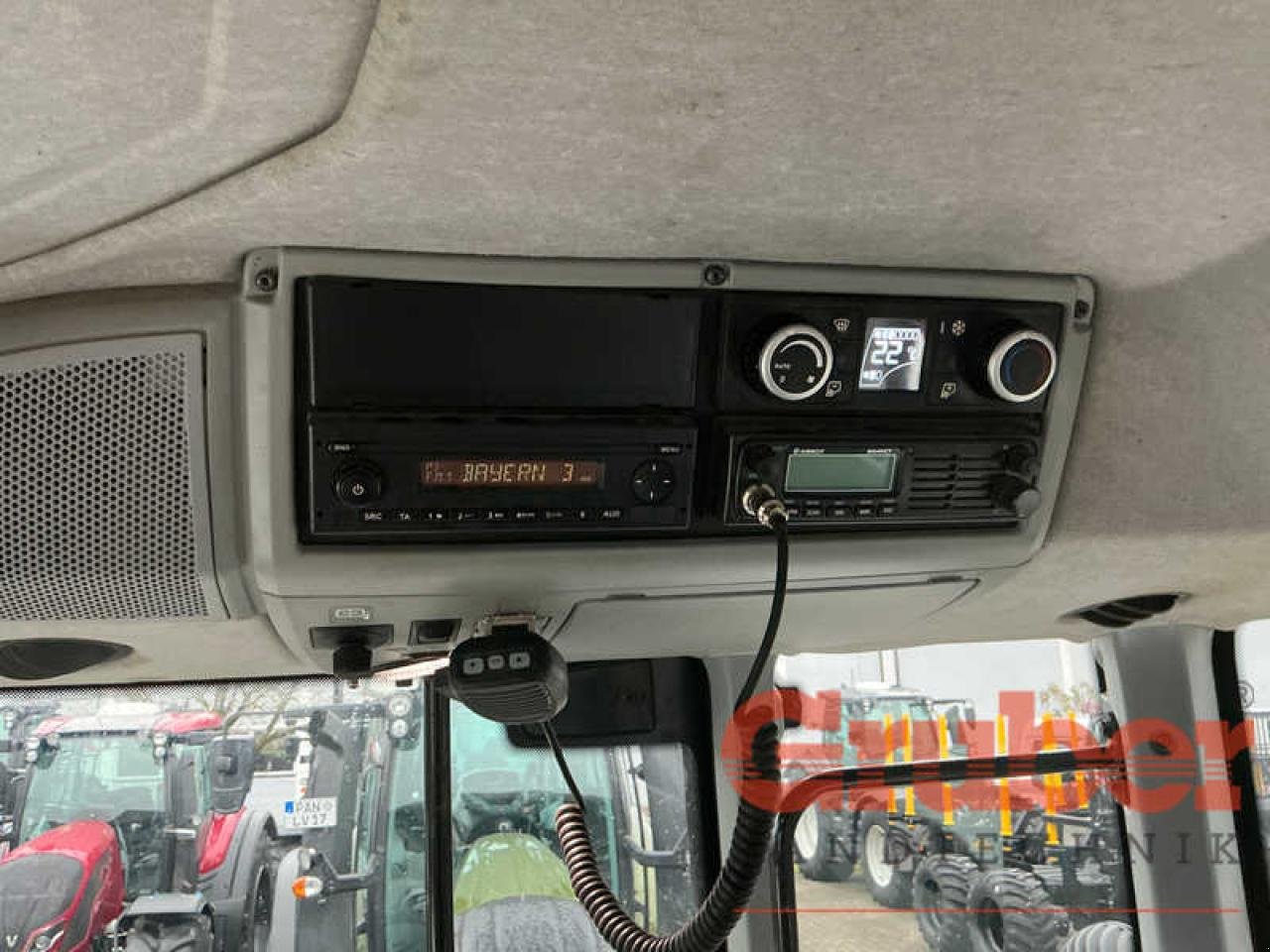 Traktor of the type Valtra T 214 D, Gebrauchtmaschine in Ampfing (Picture 10)