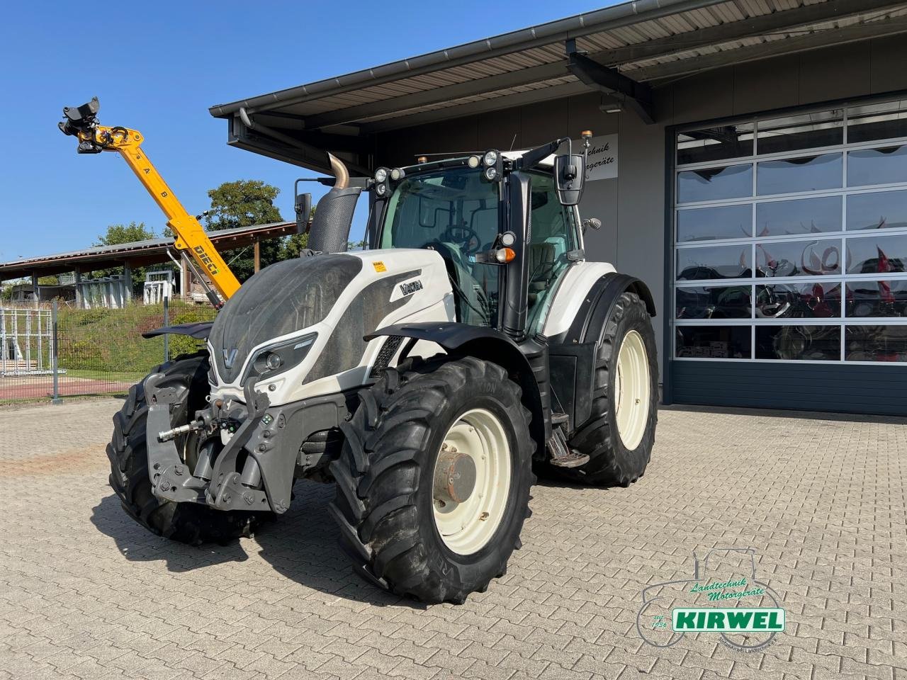 Traktor del tipo Valtra T 214 Direct, Gebrauchtmaschine In Blankenheim (Immagine 2)