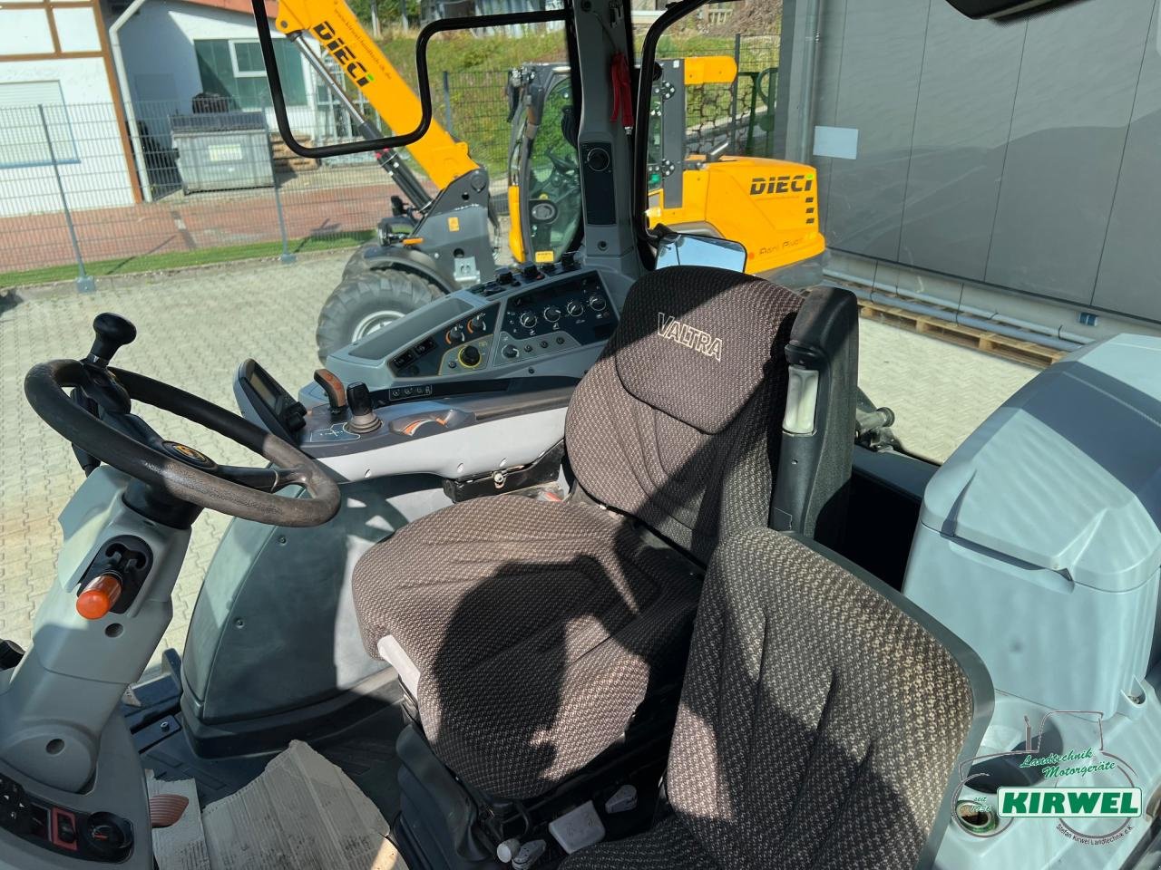 Traktor del tipo Valtra T 214 Direct, Gebrauchtmaschine In Blankenheim (Immagine 7)
